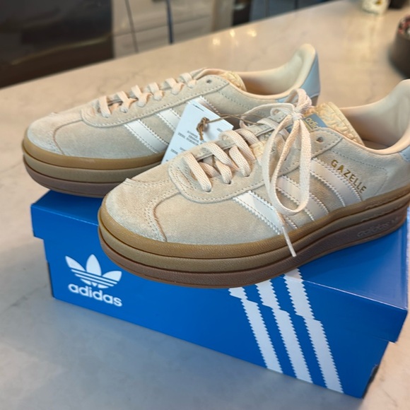 Adidas Gazelle New With Tags. Size 5 - Picture 1 of 5